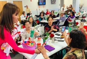 Hoa hậu Oanh Lê trong một chương trình thiện nguyện