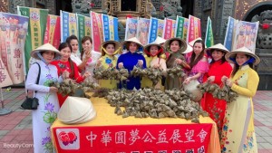 Các chị em phụ nữ người Việt chung tay làm bánh ú tặng người nghèo tại Đài Nam và Cao Hùng (Đài Loan)