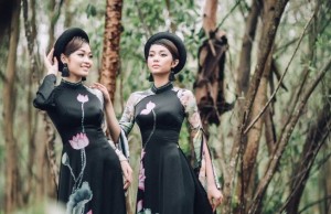 2 người đẹp Huyền Trân, Lâm Thu Hồng lộng lẫy trong BST Đại sứ Áo dài VN của NTK Việt Hùng