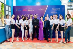 Những ứng viên xuất sắc bước vào vòng Gala chụp lưu niệm với Ban giám khảo