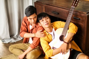 Bất ngờ với câu chuyện tình LGBT qua 'Sợ nhìn về phía không nhau'