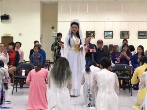 Hoa hậu Lê Khánh Tiên hóa thân Phật Quan Âm ban phước lành đến cho mọi người tại chùa Phật Quang Đài Loan