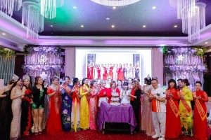 Đông đảo khách mời đến chúc mừng hoa hậu Châu Mai Thảo