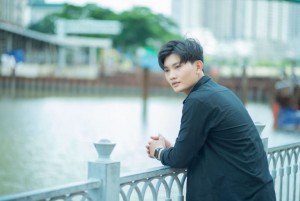 Diễn viên - mẫu ảnh Khánh Trần