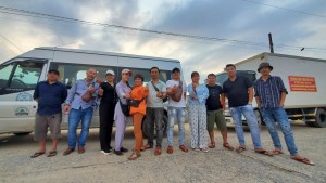 Nhóm thiện nguyện Tiếng Hát Cho Đời trên đường ra miền Trung