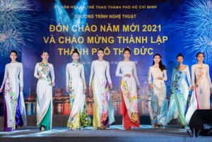 Các người mẫu nổi tiếng tham gia biểu diễn trong đêm nghệ thuật Đón chào năm mới và mừng thành lập thành phố Tyhủ Đức