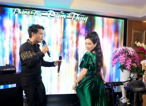 Ân Thiên Vỹ góp mặt trong ngày khai trương phòng trà Diễm Thùy và anh đã chọn nơi này làm Minishow kỷ niệm 10 năm ca hát