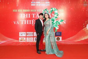 Hoa hậu thiện nguyện Lý Thị Ngân và NTK Tommy Nguyễn
