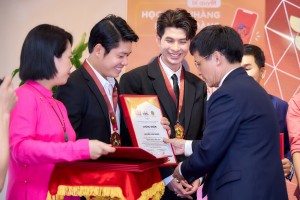 Nguyễn Văn Chung tự hào với giải thưởng "Sống bằng sáng tạo" khi cống hiến 300 bài hát thiếu nhi