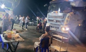 Hình ảnh xe bị chặn tại đầu hẻm 39 Đặng Thuỳ Trâm đêm 07-9-2022