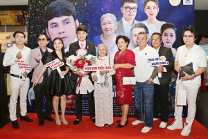 Đông đảo sao Việt và khách mời đến chúc mừng Kim Tiểu Long