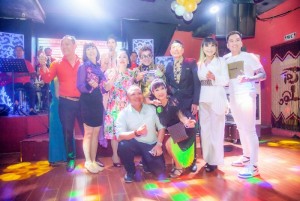 MC Thanh Bạch, ca sĩ Cát Tuyền, Lâm Chấn Huy và các khách mời đến chúc mừng sinh nhật ông bầu Lê Bá Chư