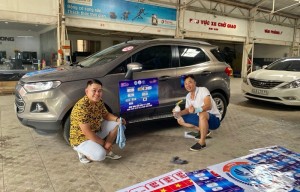 Dán dacal xe chuẩn bị cho hành trình CRV Trở về tuổi thơ tôi lần 7-2023
