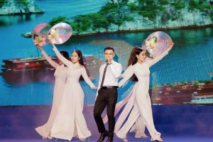 Ca sĩ Đông Hướng Dương