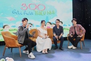 Nhạc sĩ Nguyễn Văn Chung trả lời báo chí