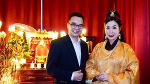 Bác sĩ Huỳnh Ngọc Hưng và NSND Hồng Vân