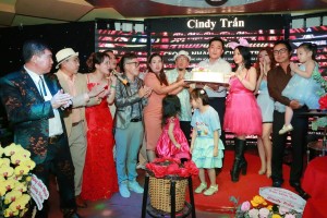 Đông đảo nghệ sĩ đến tham dự Sinh nhật CNS Cindy Trần