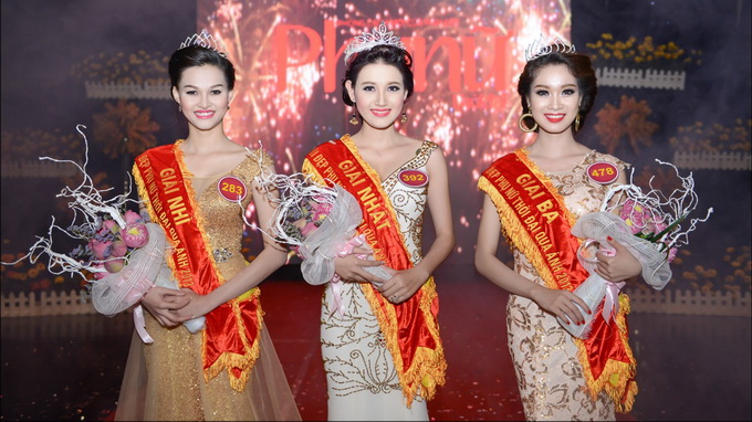 Á khôi 2 Thùy Dung, Hoa khôi Phương Thảo và Á hậu 1 Thu Cúc (từ trái sang)