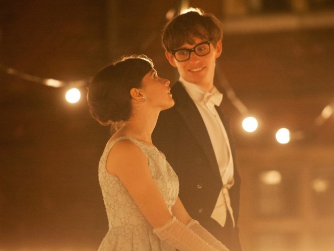 Diễn viên Eddie Redmayne (vai Stephen Hawking) trong phim - Ảnh: imdb