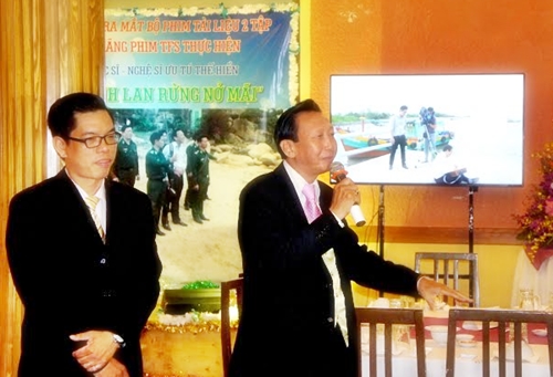Nhạc sĩ Thế Hiển (phải) và đạo diễn Trần Quốc Sơn trong buổi giao lưu ra mắt phim