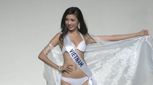Thúy Vân trong phần thi bikini