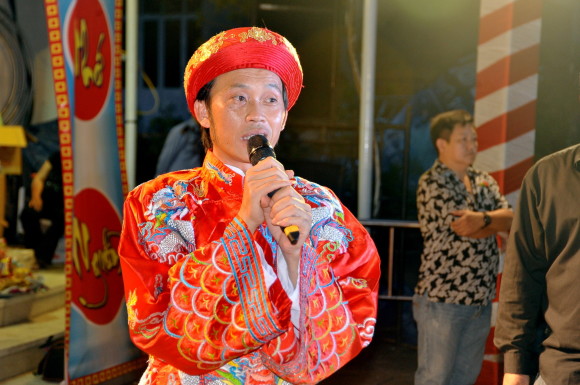 Hoài Linh trang trọng trong Lễ Giỗ Tổ sân khấu