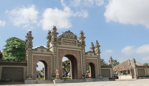 Từ một nơi bẩn thỉu hoang hóa với các đống rác thải chất cao như núi giờ đã biến thành khu sinh thái Xanh Sạch Đẹp