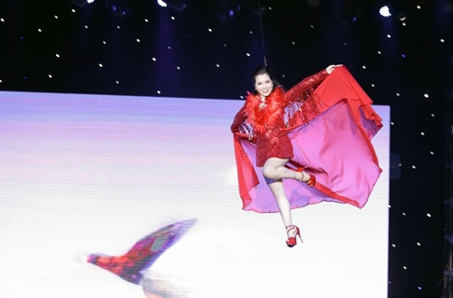 "Nữ hòang chim vẹt" Minh Trang LyLy bay cao