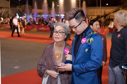Nhiều người tưởng Quách Tuấn Du đưa mẹ đi dự Hội xuân Văn Nghệ sĩ, nhưng không phải