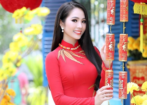 Hoa hậu Dương Kim Ánh rạng rỡ trong MV nhạc xuân