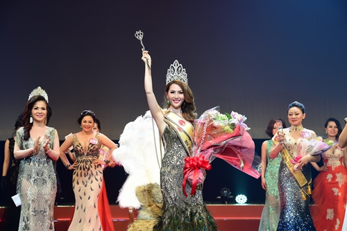 Phút đăng quang của Phan Trúc Phượng trong đêm chung kết Hoa hậu Doanh nhân người Việt châu Á tại Nhật