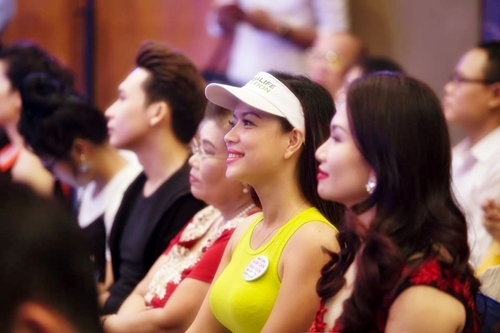 Hoa khôi thể thao Khiếu Hương tại sự kiện ra mắt Hoa khôi Doanh nhân 2017