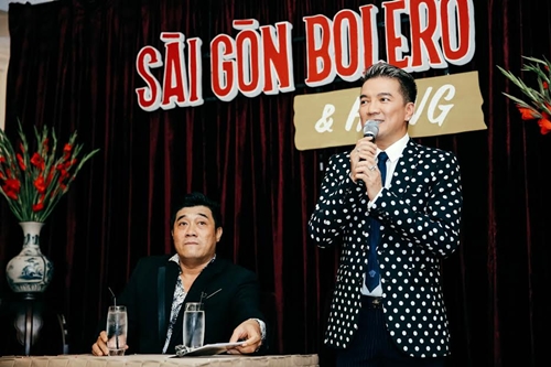 Ca sĩ Đàm Vĩnh Hưng và đạo diễn Trần Vi Mỹ chủ trì buổi họp báo