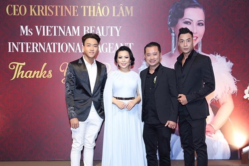 Từ trái sang: Ca sĩ Đình Phước, Hoa hậu Kristine Thảo Lâm, đạo diễn Quý Khang, người mẫu Phạm Thành