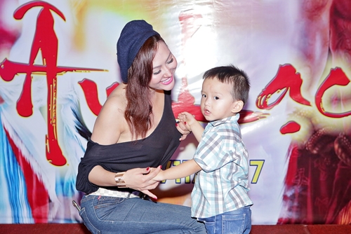 Phi Thanh Vân và con trai