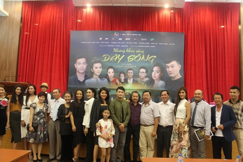 Ra mắt đoàn làm phim 'Những khúc sông dậy sóng'