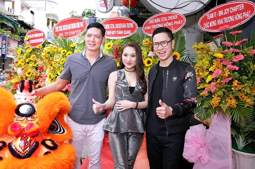 "Cô chủ nhỏ" Cao Mỹ Kim và 2 khách mời diễn viên Bình Minh và MC Anh Quân trong ngày khai trương