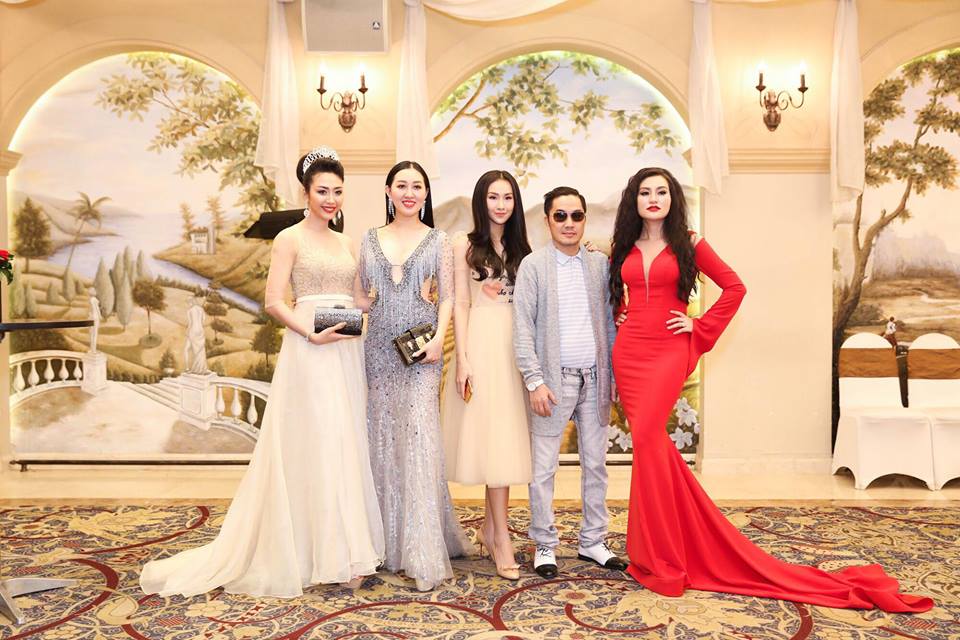 Từ trái sang: Tân hoa hậu Thái Bình Dương Võ Nhật Phượng, Nữ hoàng Đông Nam Á Kim Trang, Nữ hoàng Trang sức, Bầu Hòa, Nữ hoàng Sắc đẹp Trần Huyền Nhung