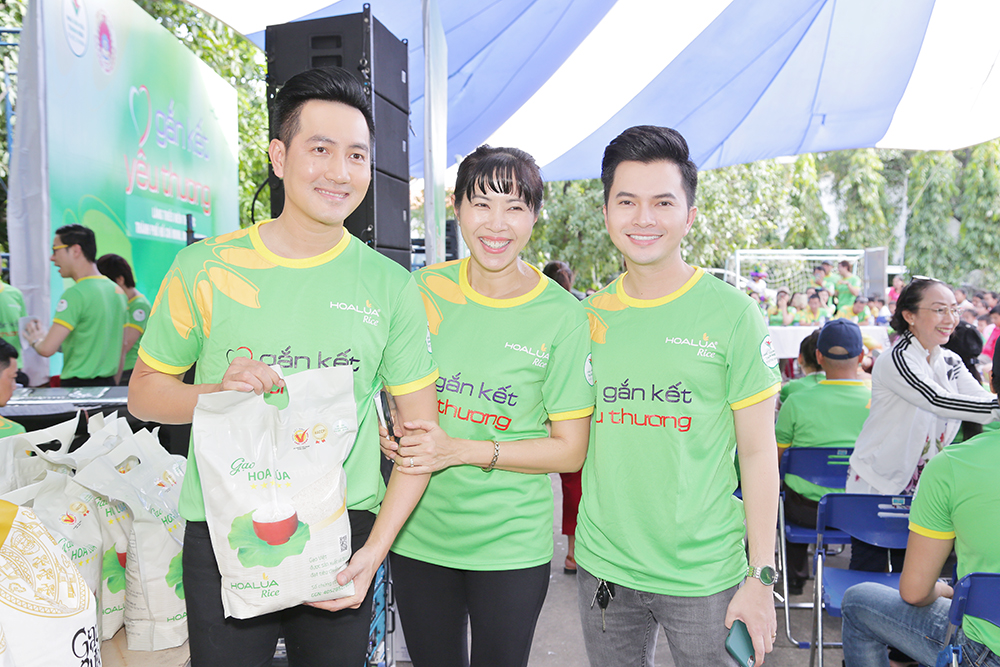 MC Quỳnh Hoa cùng với ca sĩ Nguyễn Phi Hùng và Nam Cường