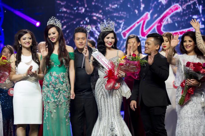 NTK Triệu Vy và các người đẹp trong phút đăng quang