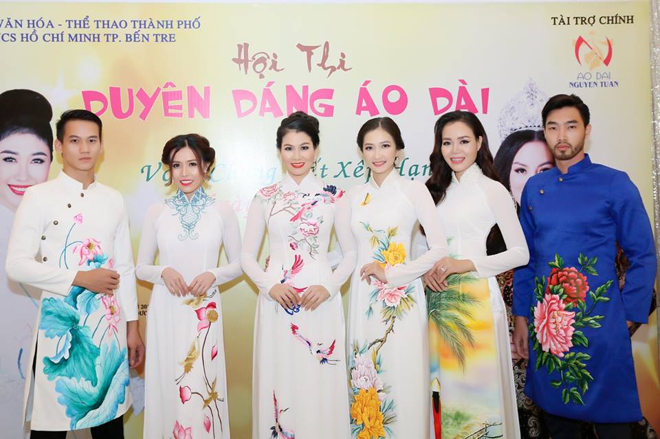 DD Ao dai Trao giai