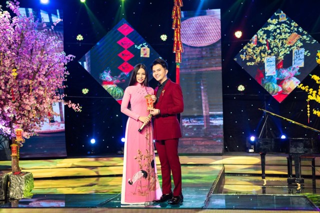 Trang Thảo nền nã bên Nam Cường trong MV nhạc xuân