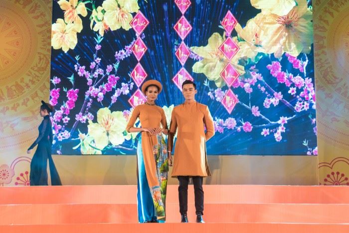 Á hậu Siêu mẫu Thế giới 2018 H’Ăng Niê và Á quân Người mẫu Thời trang Việt Nam 2018 Vũ Linh