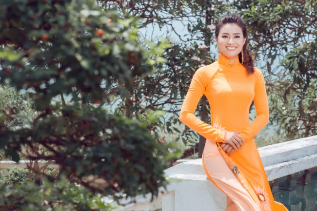 1 trong Top 18 thí sinh vào chung chung kết