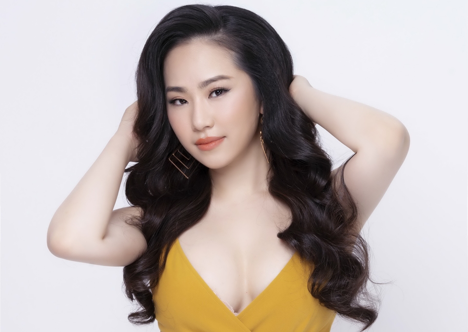Ca sĩ Lương Bích Hữu ngày càng chững chạc và gợi cảm hơn