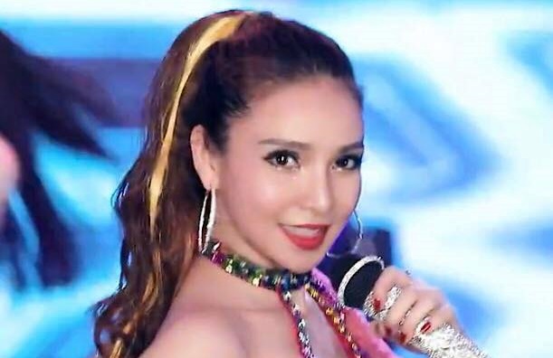 Ca sĩ Đình Đình trong MV mới