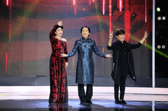 Giám khảo chính - NSƯT Kim Tử Long (giữa) và 2 giám khảo khách mời Thoại Mỹ và Minh Nhí