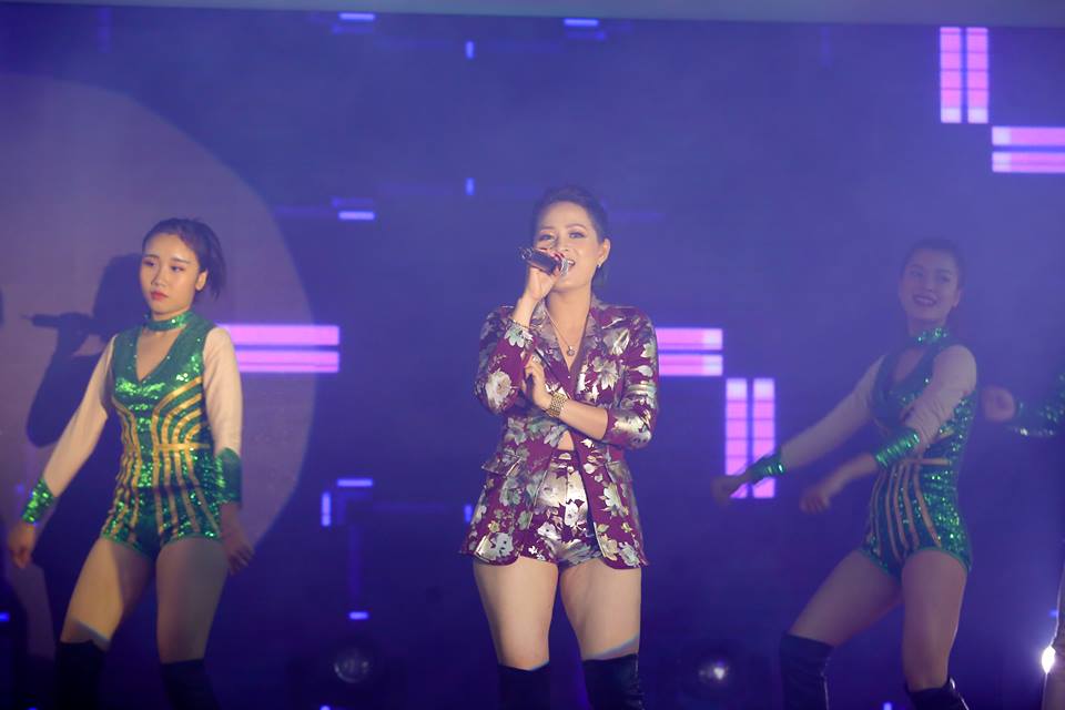 Như Thảo Đoàn cháy hết mình trên sân khấu