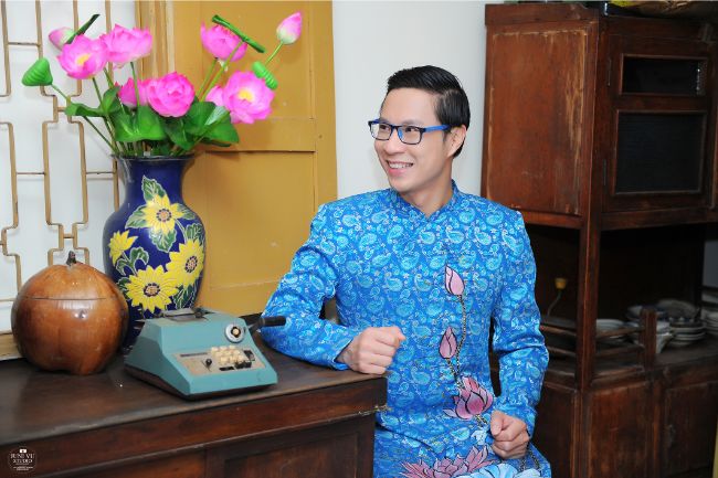 MC Anh Quân ủng hộ NTK Việt Hùng vinh danh Áo dài Việt