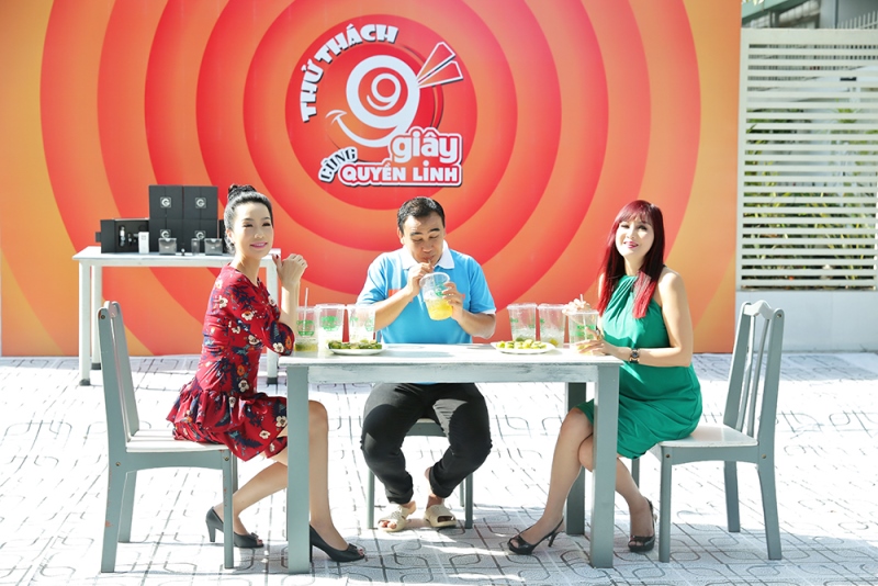 MC Quyền Linh cũng tham gia thi uống trà tắt